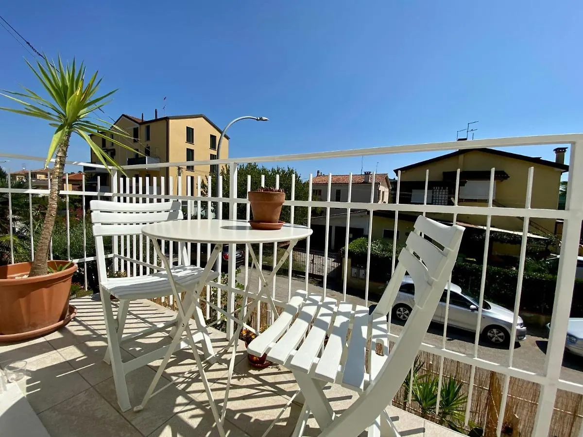 Pathos Guest House Quarto dʼAltino Italia