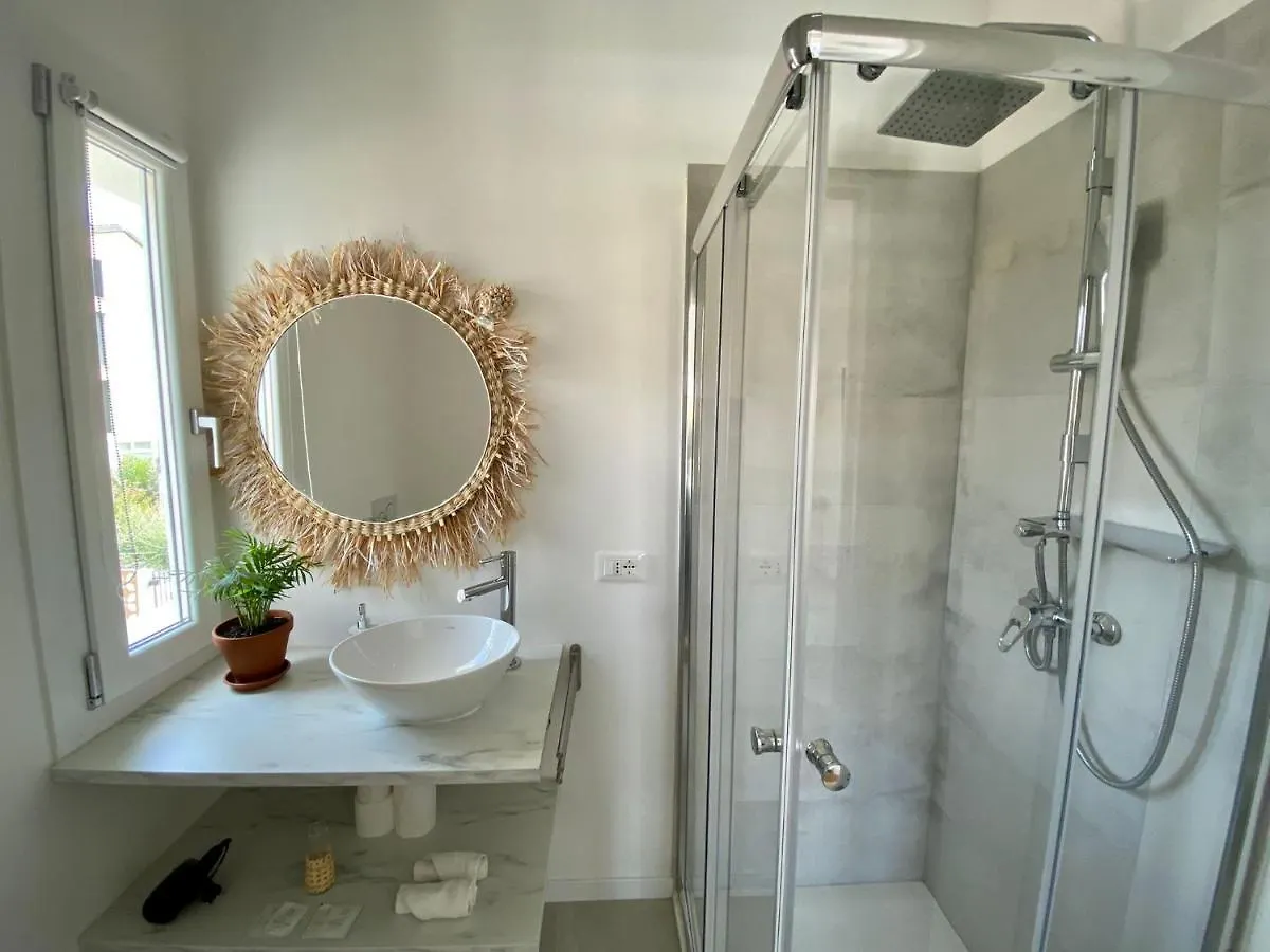 Pathos Guest House Quarto dʼAltino 0*,  Italia