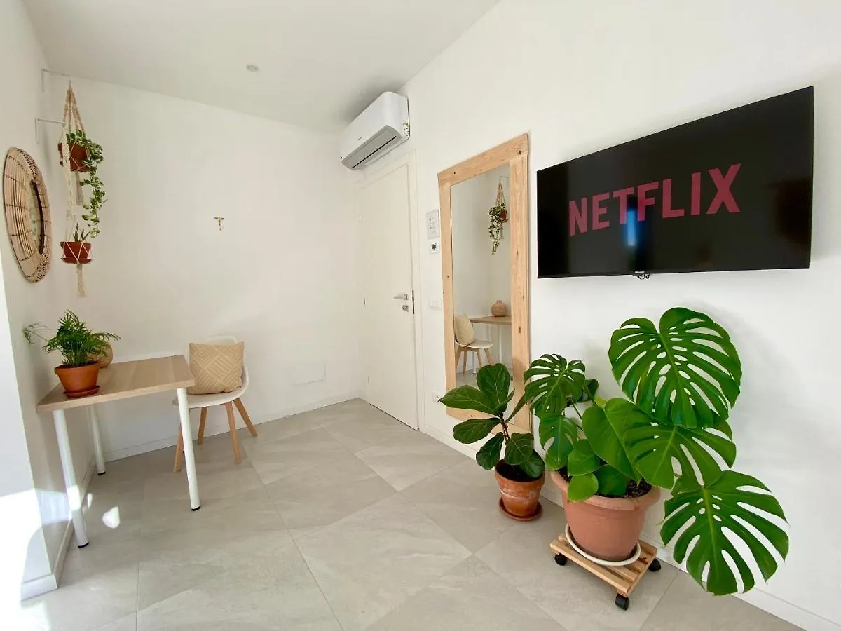 Pathos Guest House Quarto dʼAltino 0*,  Italia